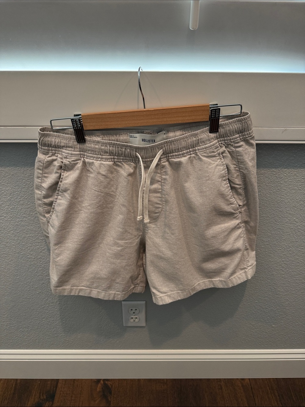 Hollister Neutral Beige Linen/Cotton mix Elastic Waist Drawstring 5” Shorts